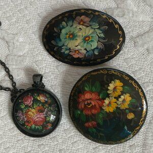 vintage floral Folk jewlery. russian laquer brooch